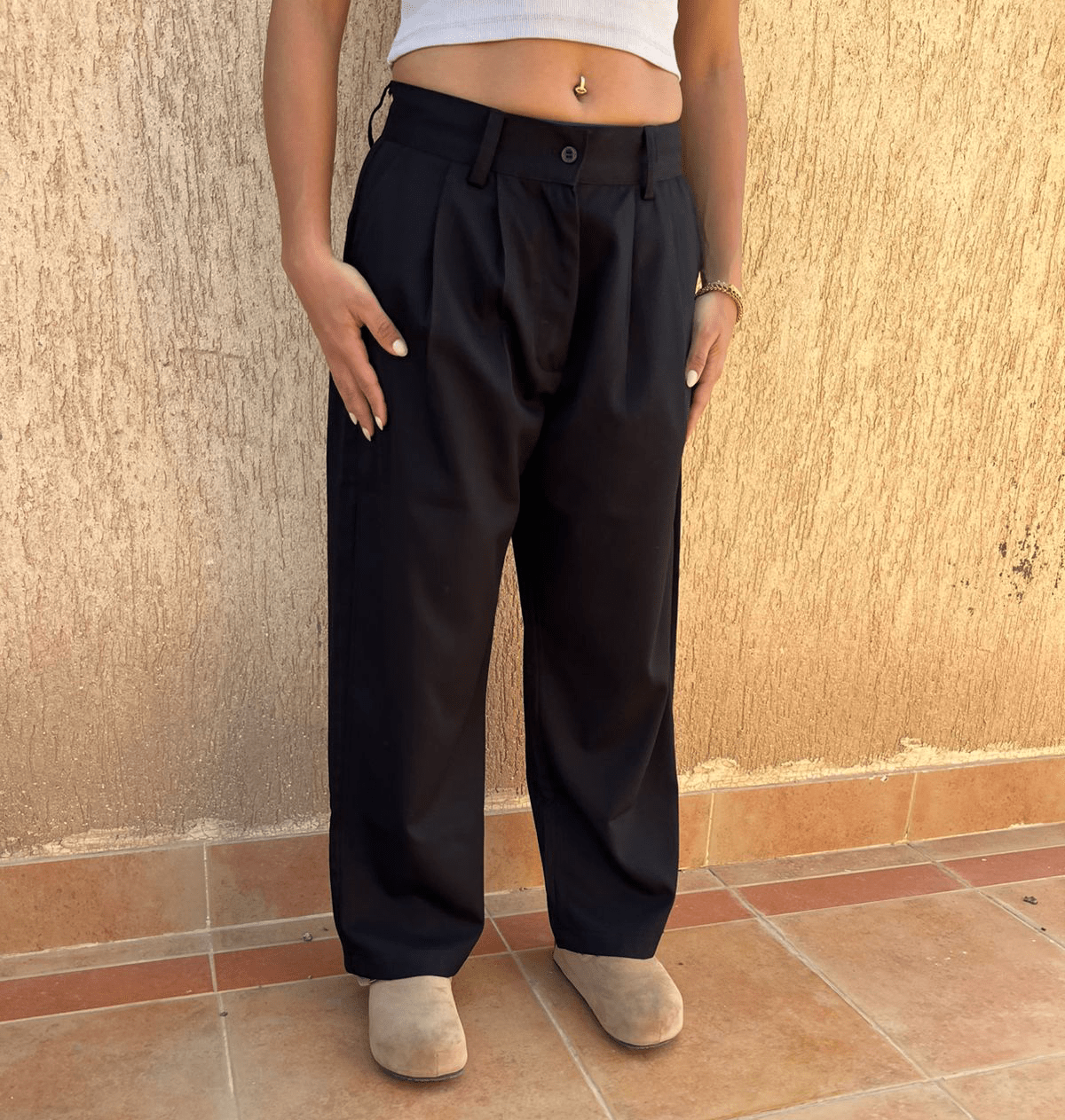 Minimal Pleated Trousers — Black - oddegypt